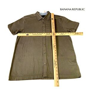 Banana Republic L Men’s Button Down Dark Green Shirt